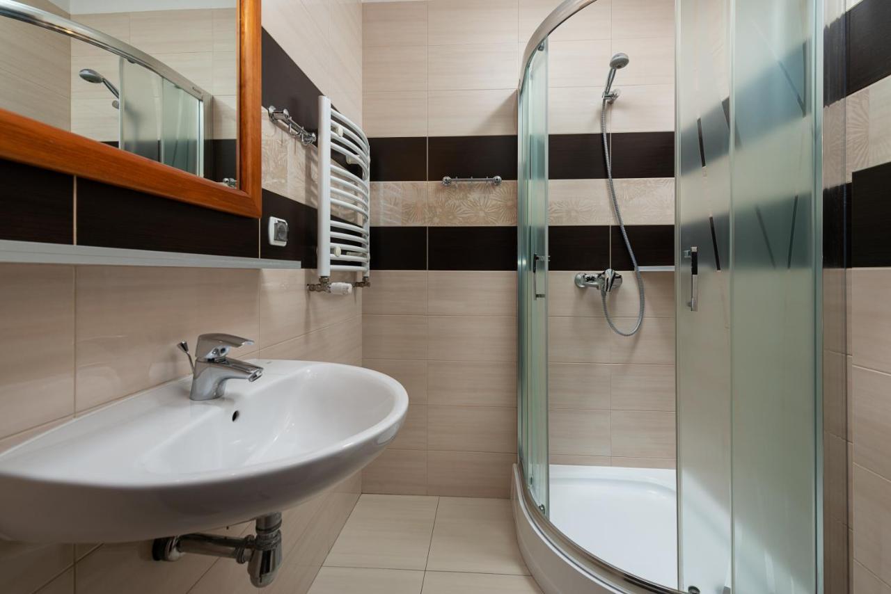 Nemo 2 Hotel Karwia Buitenkant foto