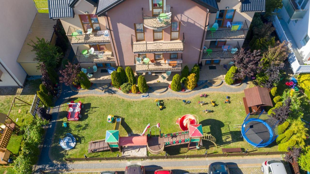 Nemo 2 Hotel Karwia Buitenkant foto