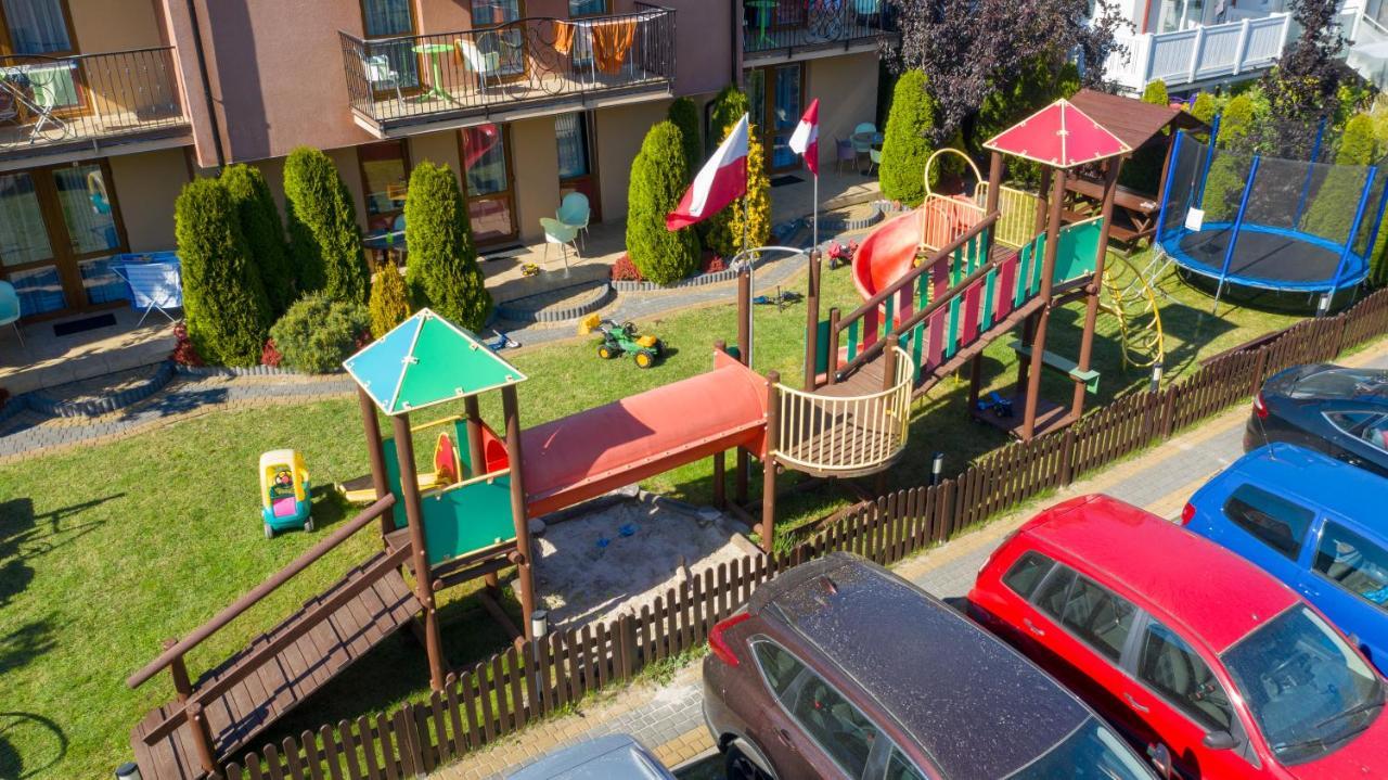 Nemo 2 Hotel Karwia Buitenkant foto