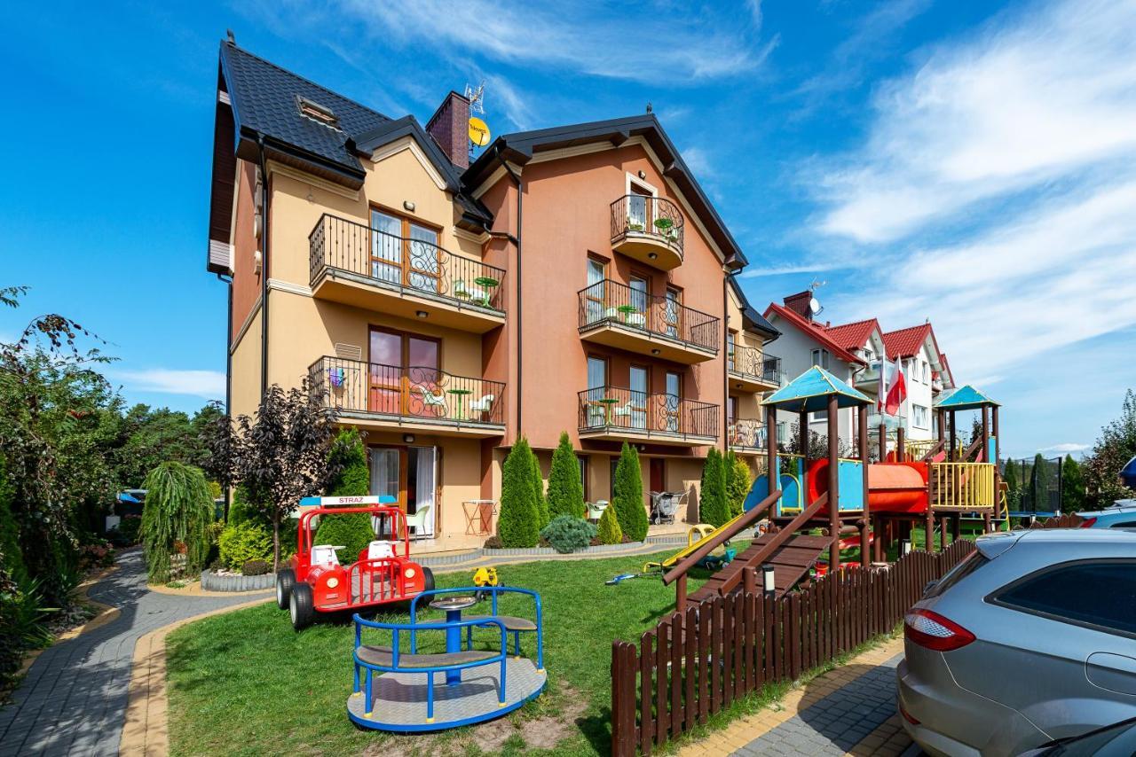 Nemo 2 Hotel Karwia Buitenkant foto
