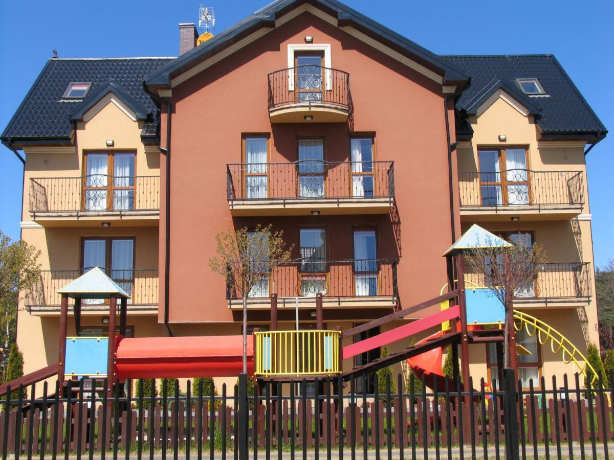 Nemo 2 Hotel Karwia Buitenkant foto