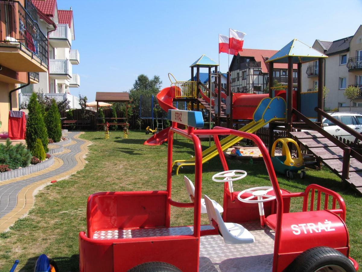Nemo 2 Hotel Karwia Buitenkant foto