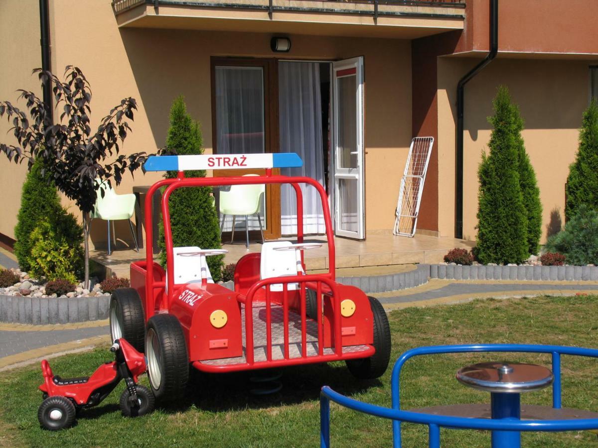 Nemo 2 Hotel Karwia Buitenkant foto