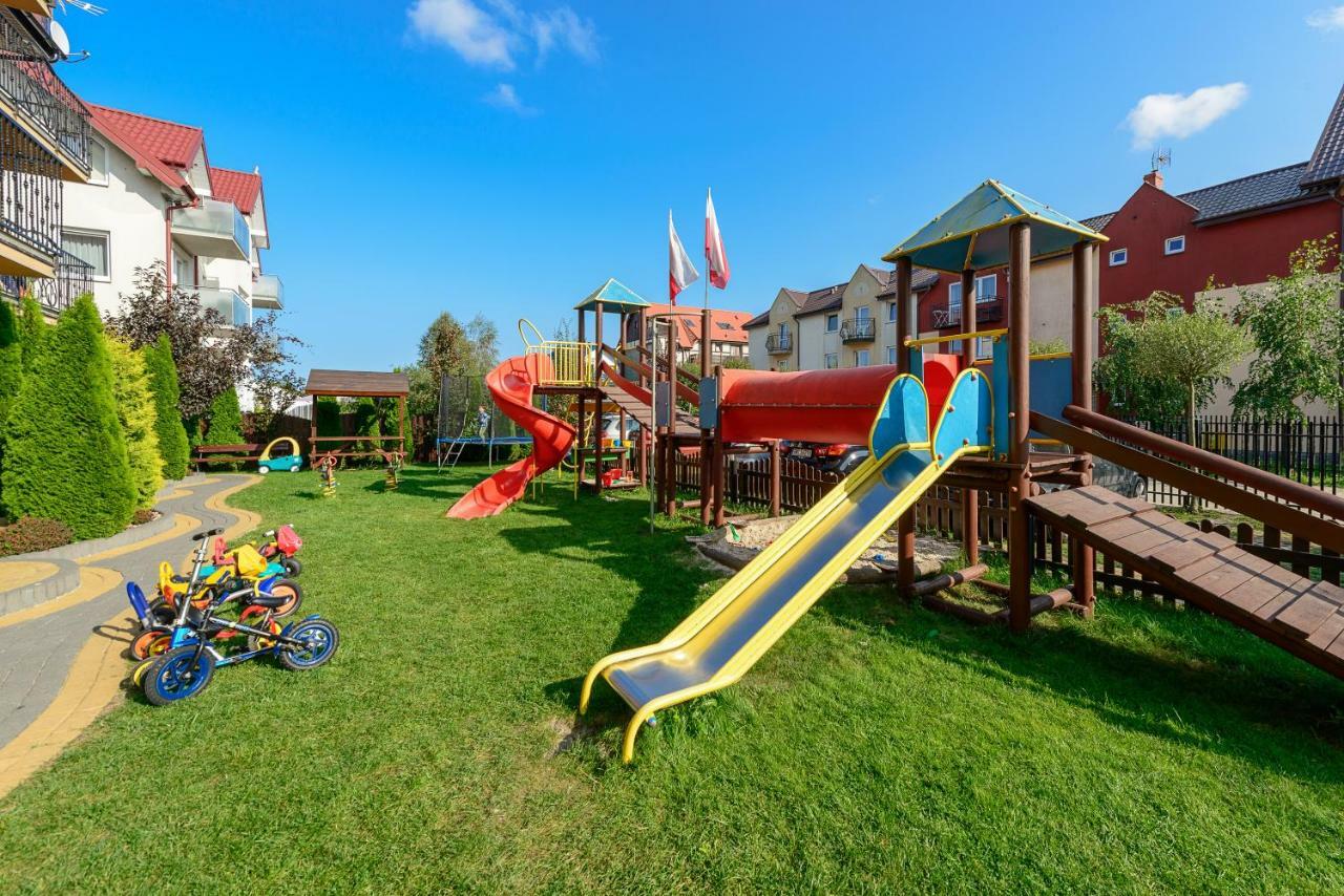 Nemo 2 Hotel Karwia Buitenkant foto