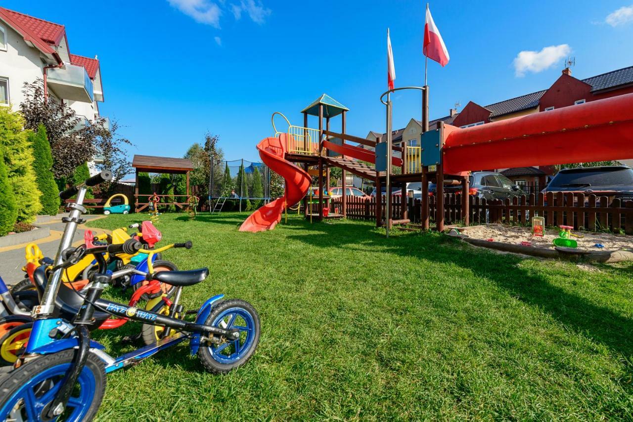 Nemo 2 Hotel Karwia Buitenkant foto