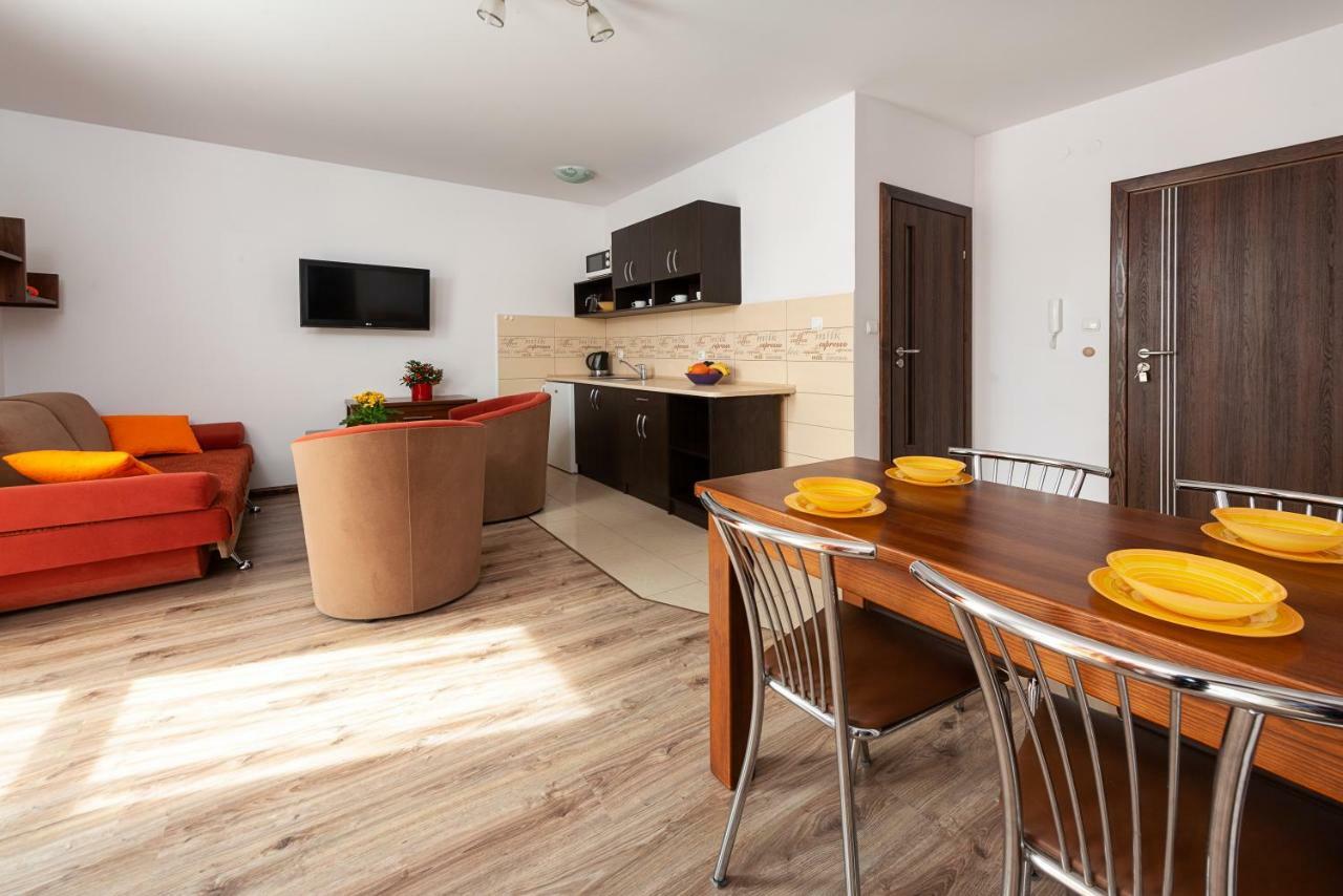 Nemo 2 Hotel Karwia Buitenkant foto