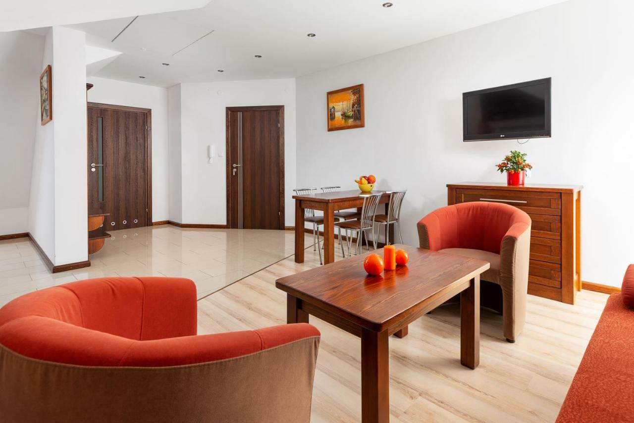 Nemo 2 Hotel Karwia Buitenkant foto