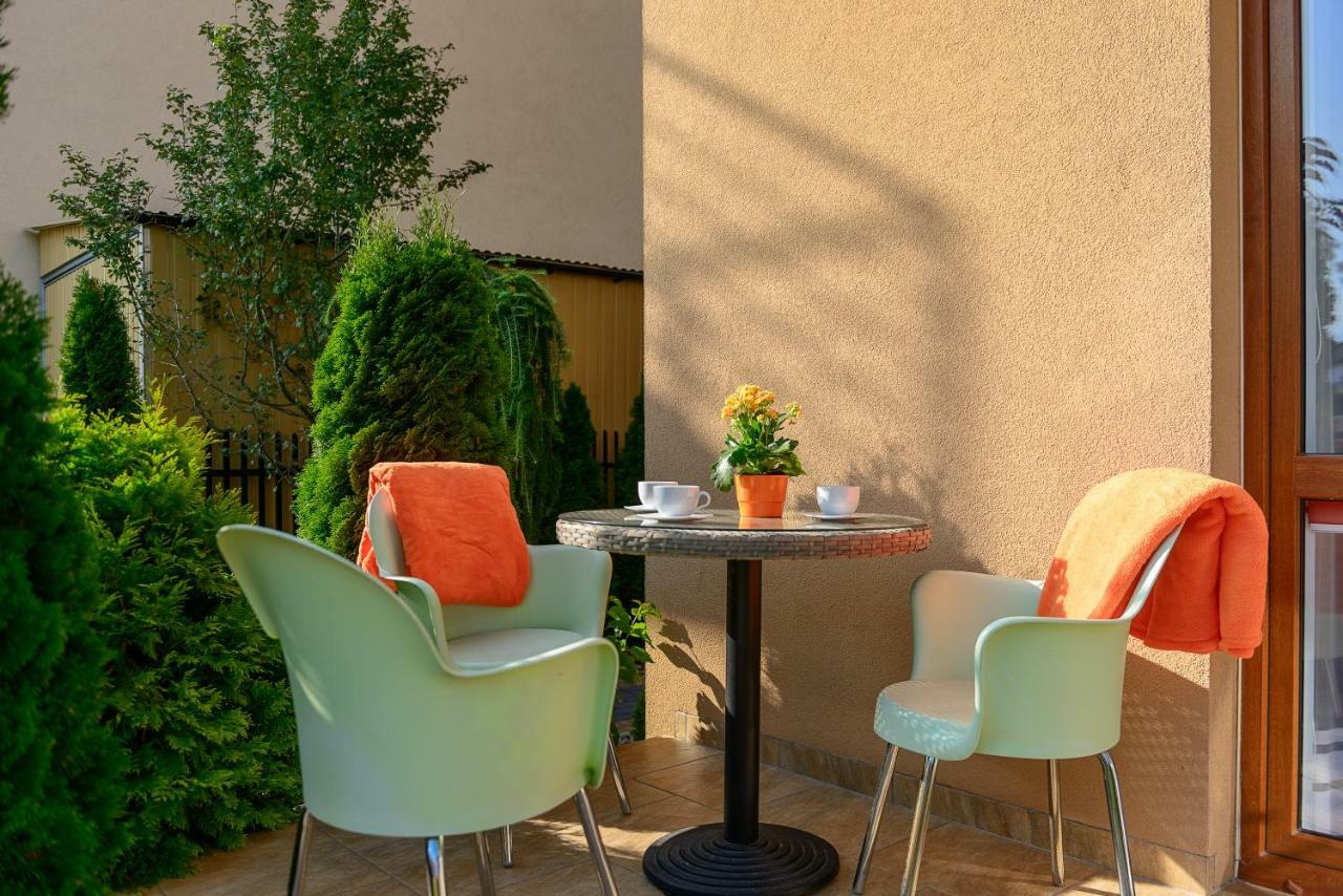 Nemo 2 Hotel Karwia Buitenkant foto