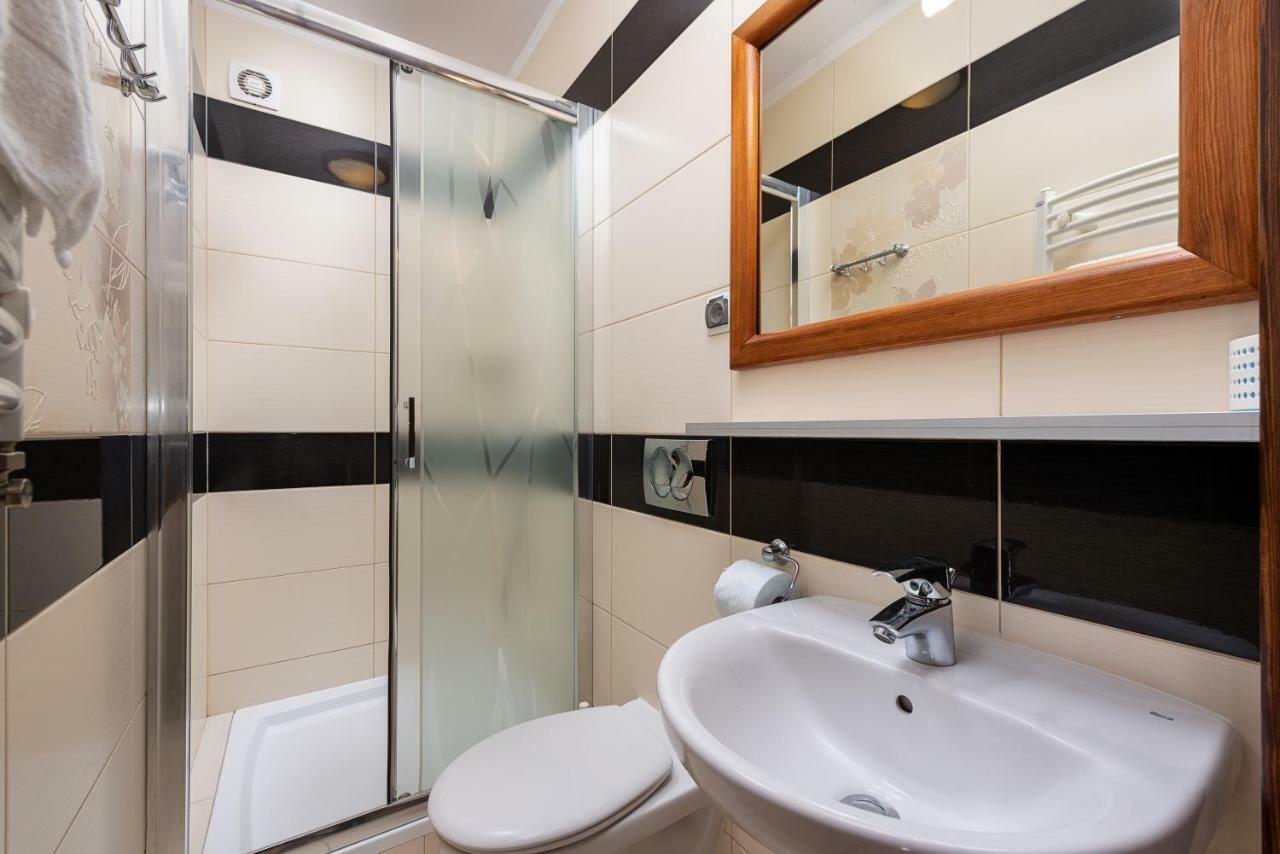 Nemo 2 Hotel Karwia Buitenkant foto