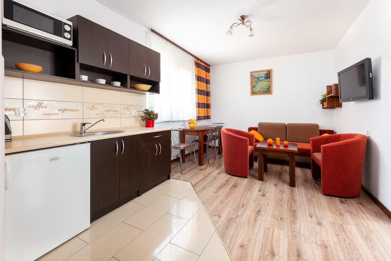 Nemo 2 Hotel Karwia Buitenkant foto
