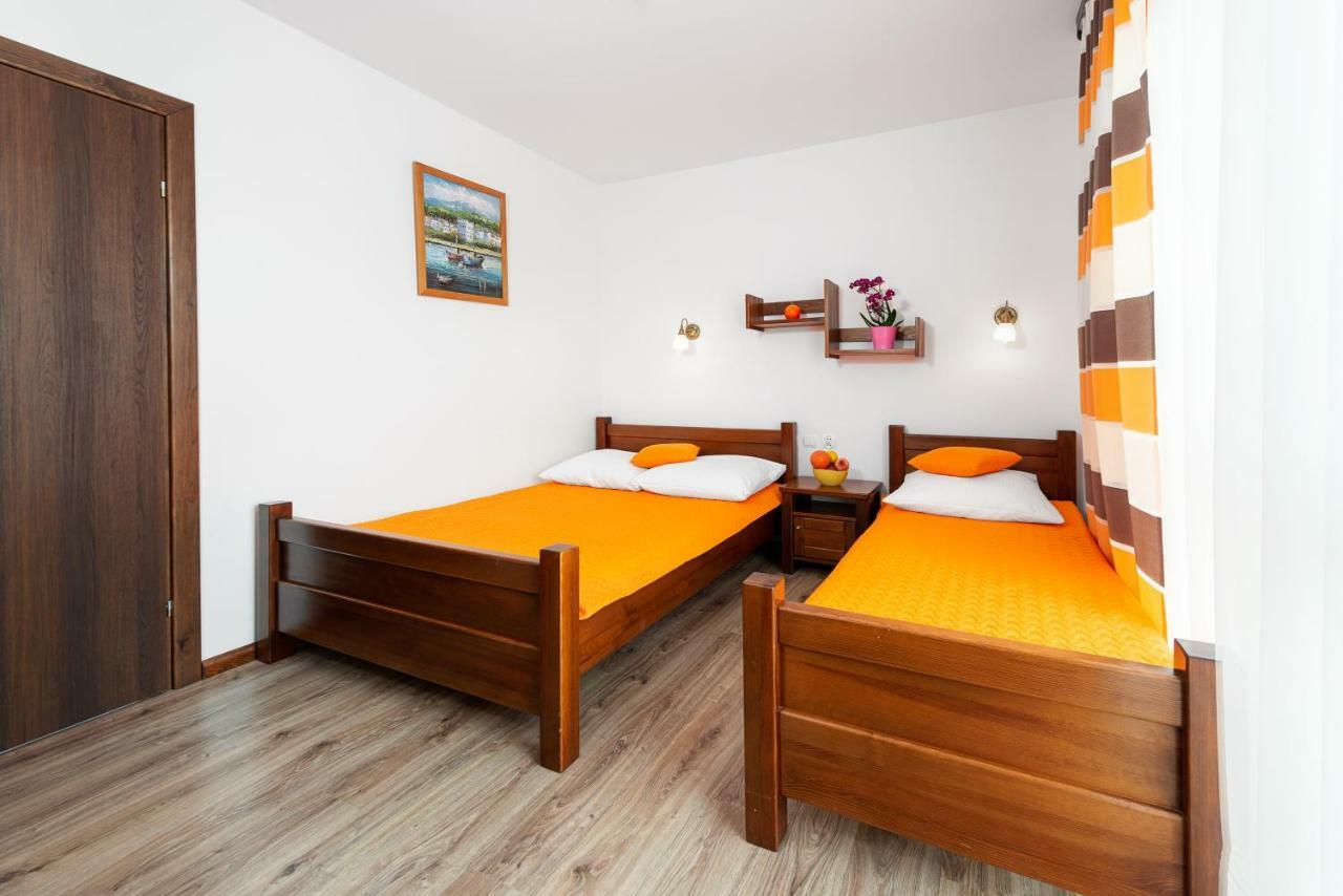 Nemo 2 Hotel Karwia Buitenkant foto