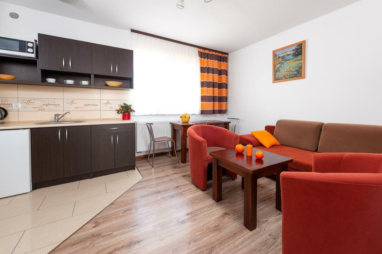 Nemo 2 Hotel Karwia Buitenkant foto